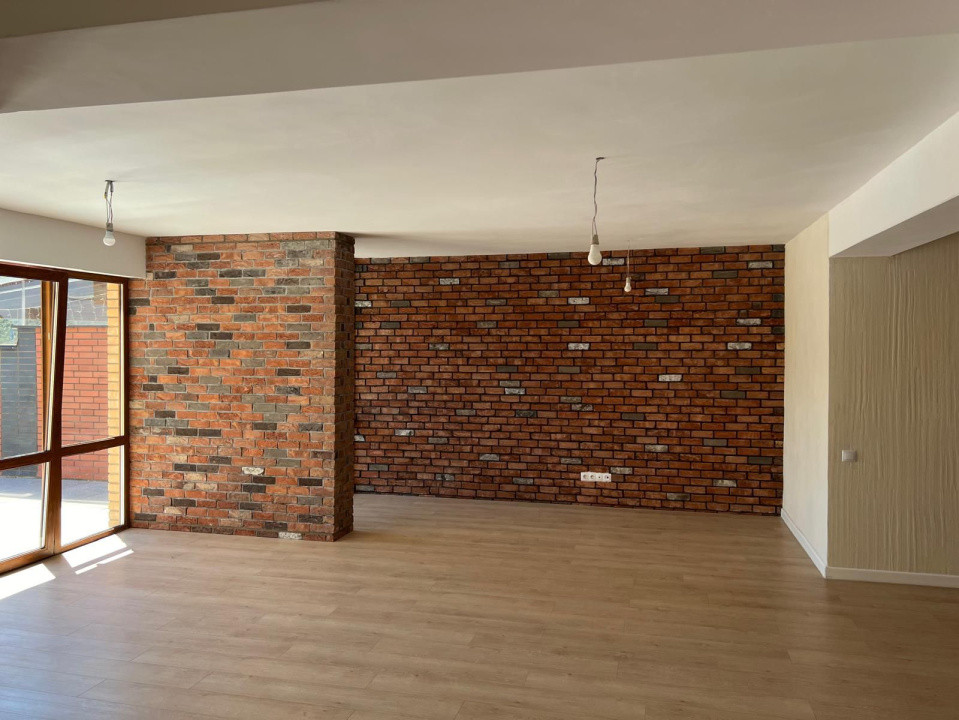 Apartament de 4 camere, 120 mp, terasa de 70 mp, view SUPERB, zona Vivo