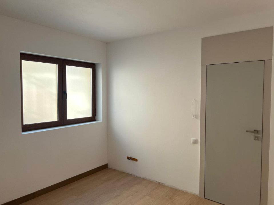 Apartament de 4 camere, 120 mp, terasa de 70 mp, view SUPERB, zona Vivo