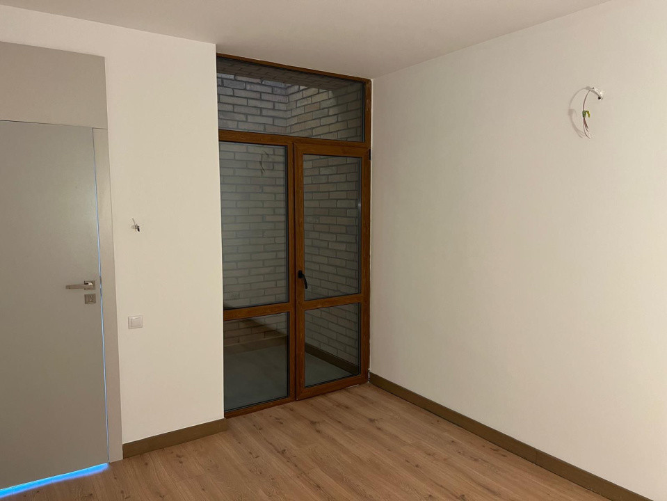 Apartament de 4 camere, 120 mp, terasa de 70 mp, view SUPERB, zona Vivo