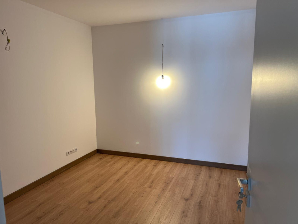 Apartament de 4 camere, 120 mp, terasa de 70 mp, view SUPERB, zona Vivo