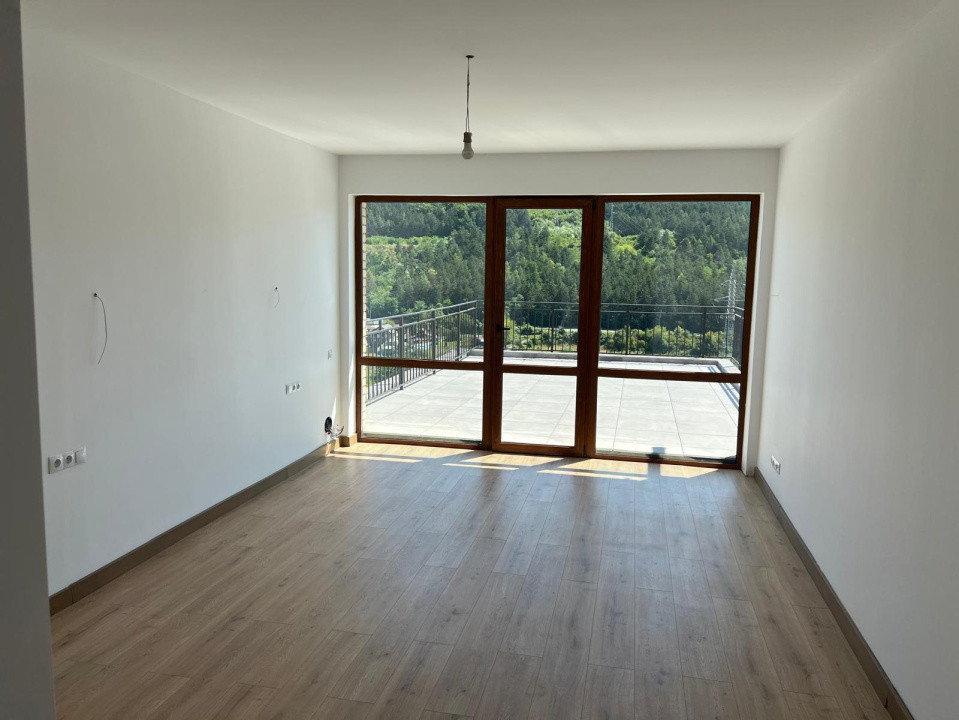Apartament de 4 camere, 120 mp, terasa de 70 mp, view SUPERB, zona Vivo