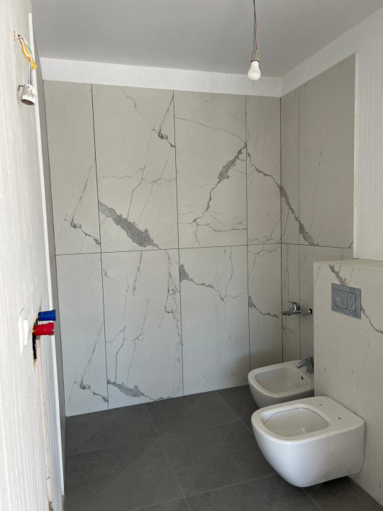 Apartament de 4 camere, 120 mp, terasa de 70 mp, view SUPERB, zona Vivo