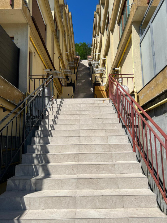 Apartament de 4 camere, 120 mp, terasa de 70 mp, view SUPERB, zona Vivo