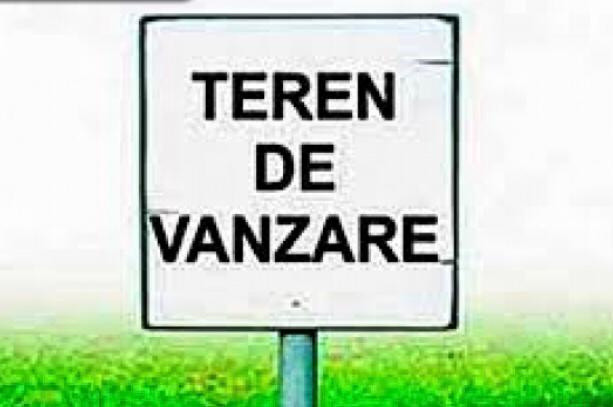 Teren intravilan cu toate utilitatile la marginea terenului si front de 14 m