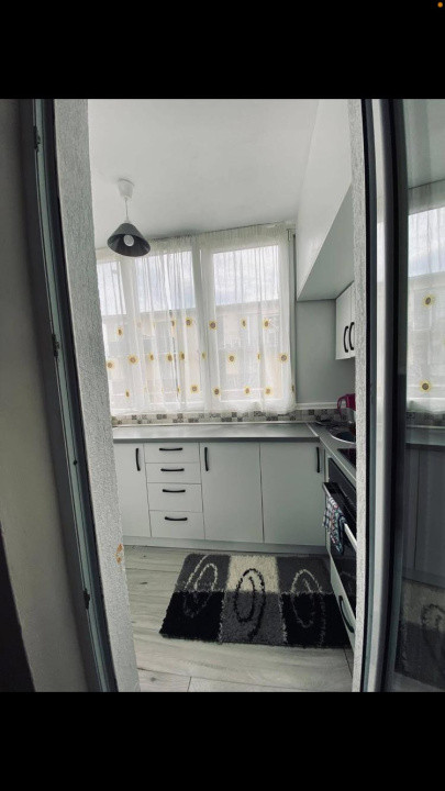 apartament cu 3 camere,etaj intermediar si parcare inclusa