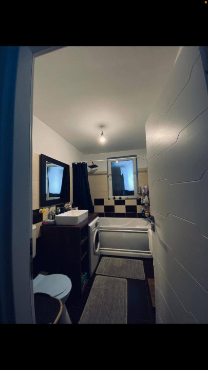 apartament cu 3 camere,etaj intermediar si parcare inclusa