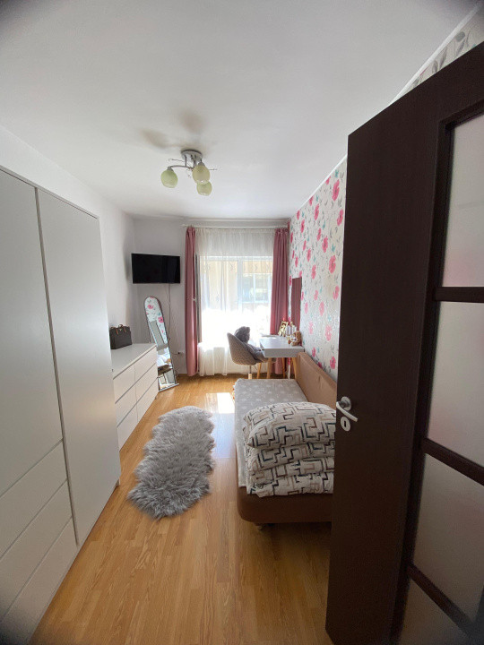 Apartament modern, 3 dormitoare, terasa plus parcare, strada Pietroasa