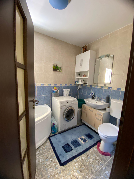 Apartament modern, 3 dormitoare, terasa plus parcare, strada Pietroasa