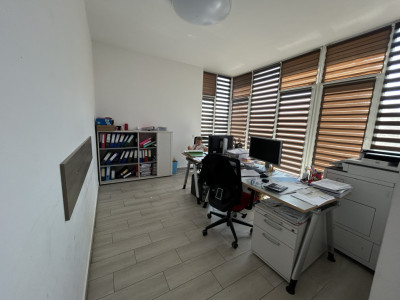 Spatiu de birou, 76,05  mp utili, 2,95 m înălțime,  zona Avram Iancu 