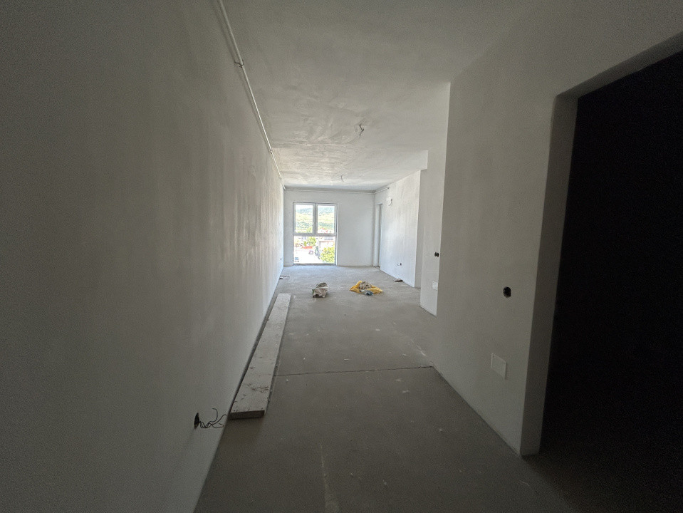 Apartament 3 camere , semidecomandat, semifinisat,  80 mp, zona Avram Iancu