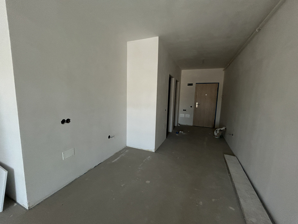 Apartament 3 camere , semidecomandat, semifinisat,  80 mp, zona Avram Iancu