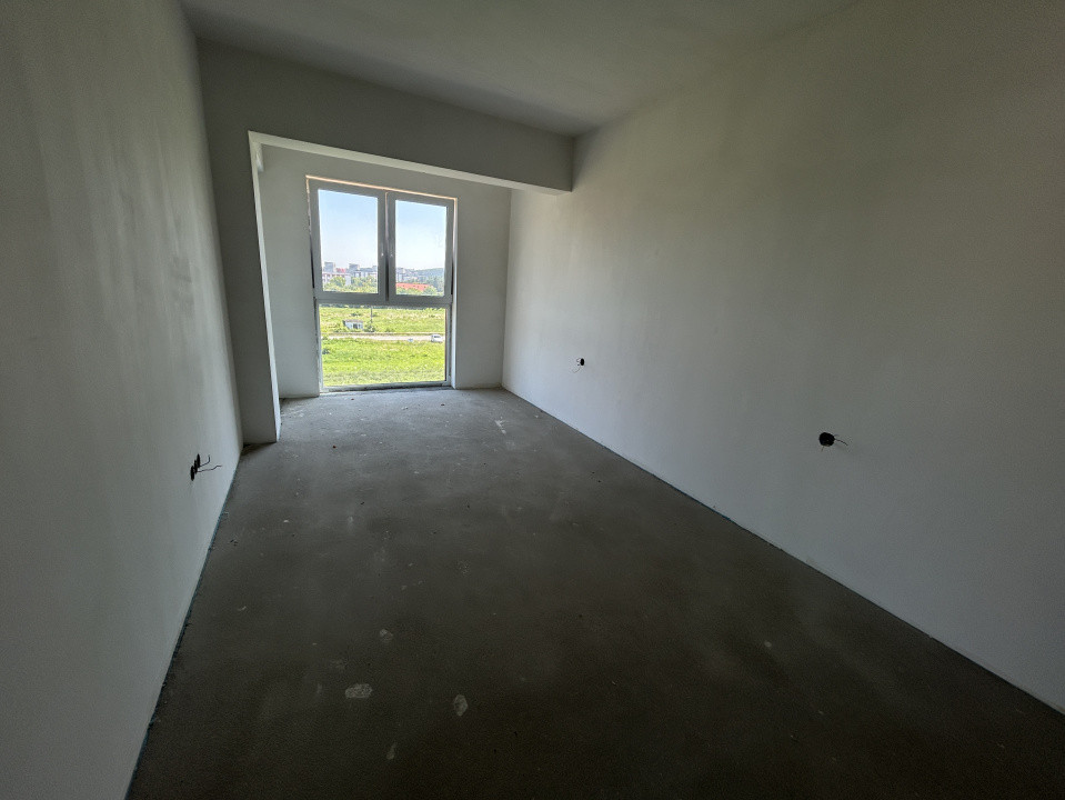 Apartament 3 camere , semidecomandat, semifinisat,  80 mp, zona Avram Iancu