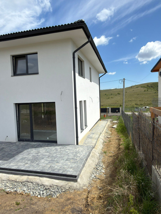 Casa individuala 5 camere, 142 mp utili, 660 mp curte !, Lac Chinteni!