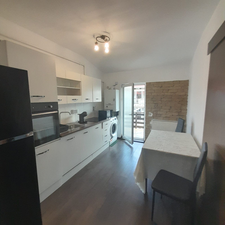 Apartament cu 2 camere decomandate 50mp plus 3 terase zona Eroilor 