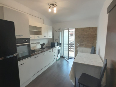 Apartament cu 2 camere decomandate 50mp plus 3 terase zona Eroilor 