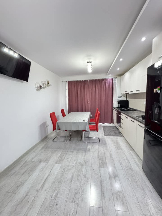 Apartament cu 3 camere, 2 bai, 2 balcoane, zona Terra