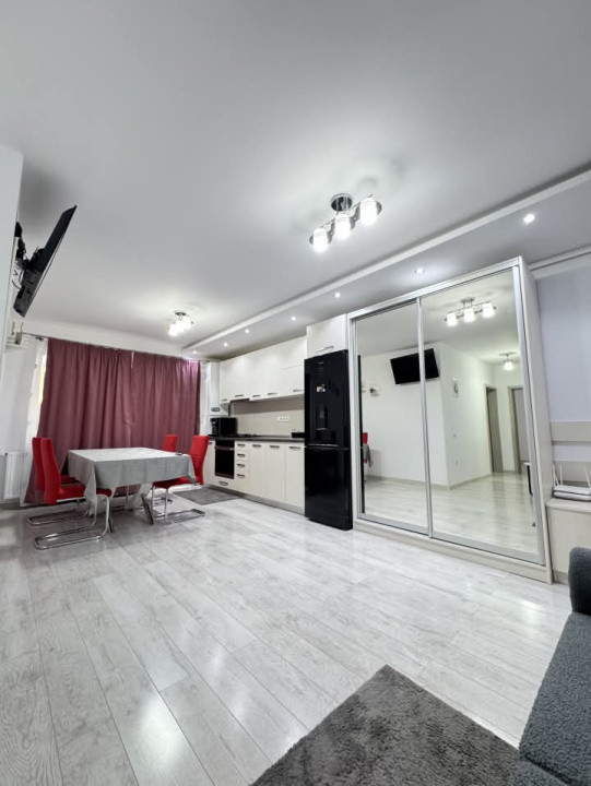 Apartament cu 3 camere, 2 bai, 2 balcoane, zona Terra