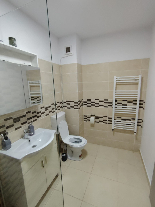 Apartament cu 3 camere, 2 bai, 2 balcoane, zona Terra