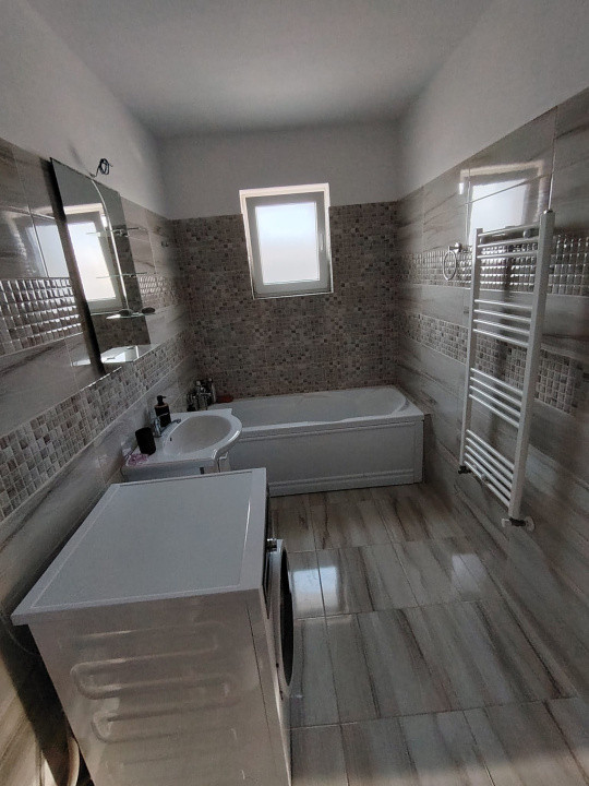 Apartament cu 3 camere, 2 bai, 2 balcoane, zona Terra