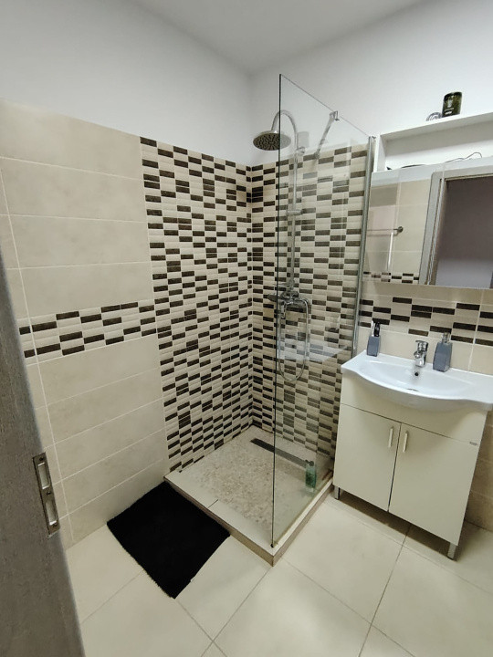 Apartament cu 3 camere, 2 bai, 2 balcoane, zona Terra