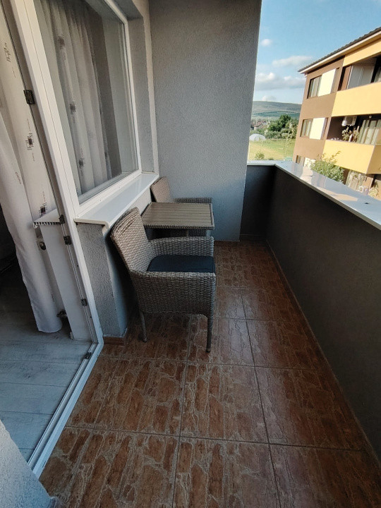 Apartament cu 3 camere, 2 bai, 2 balcoane, zona Terra