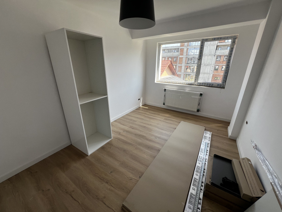 Apartament de 3 camere, doua bai, doua balcoane, 66mp utili, zona Florilor