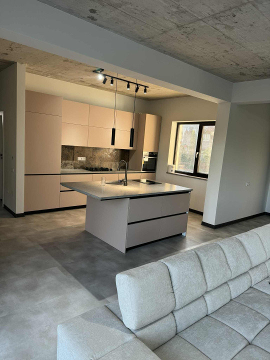 Vila de lux, 220 mp, la cheie, Dezmir 