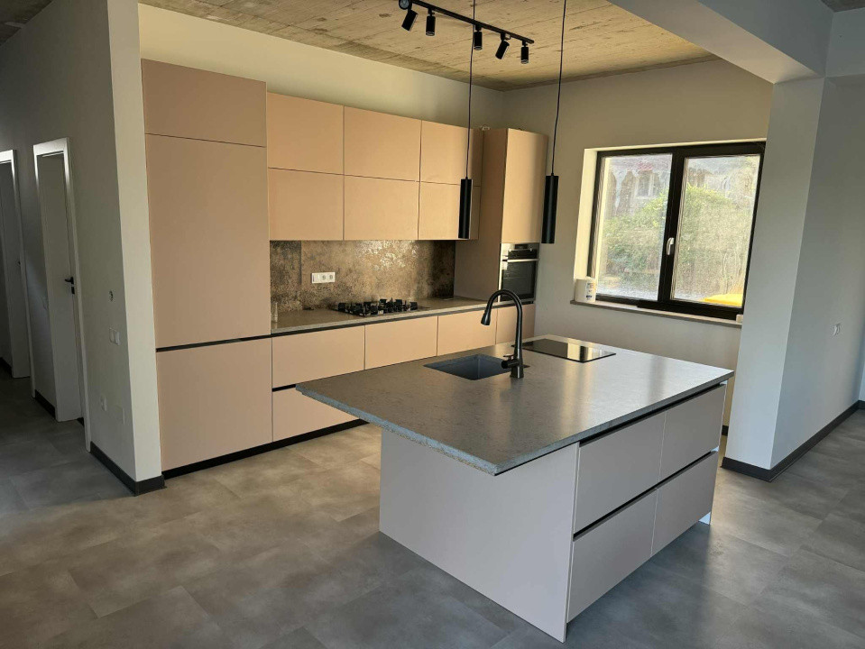 Vila de lux, 220 mp, la cheie, Dezmir 