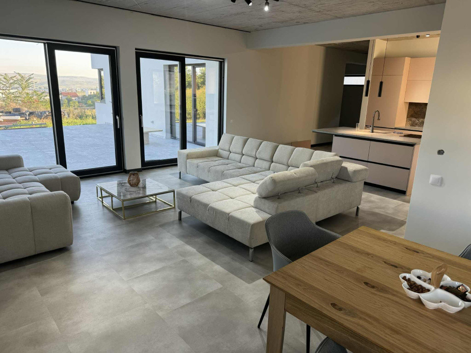 Vila de lux, 220 mp, la cheie, Dezmir 