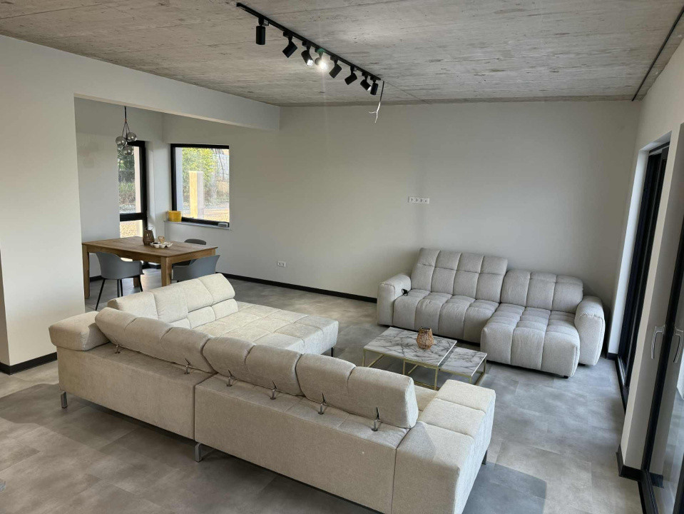 Vila de lux, 220 mp, la cheie, Dezmir 