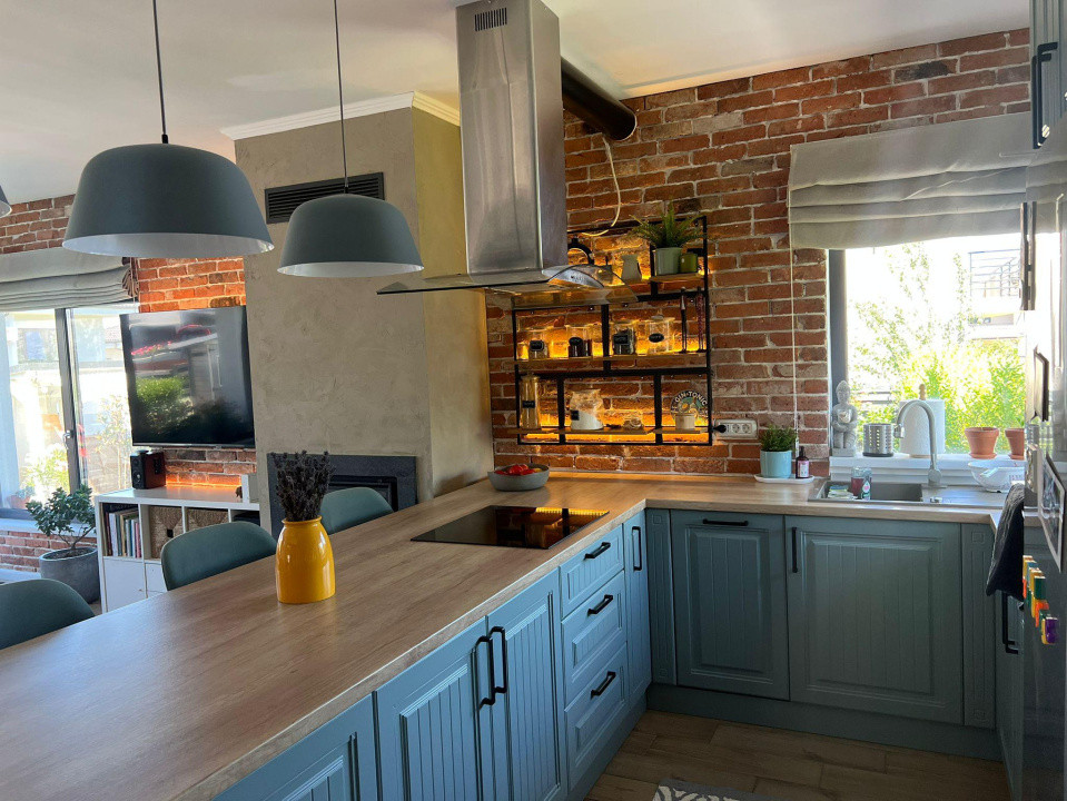  Casă modernă cu panouri fotovoltaice și curte amenajată, Dezmir