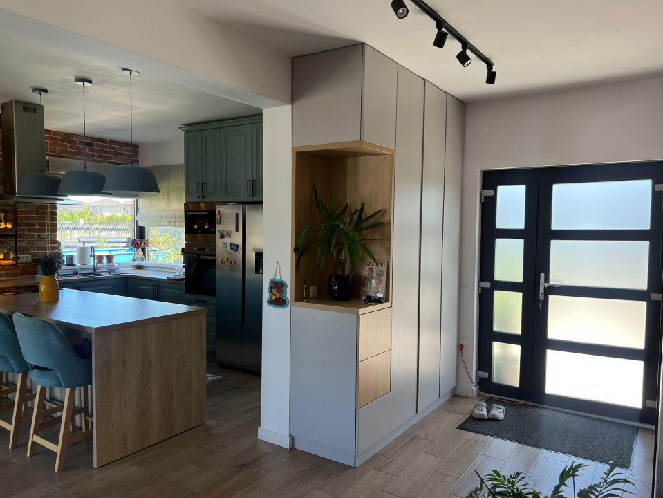  Casă modernă cu panouri fotovoltaice și curte amenajată, Dezmir