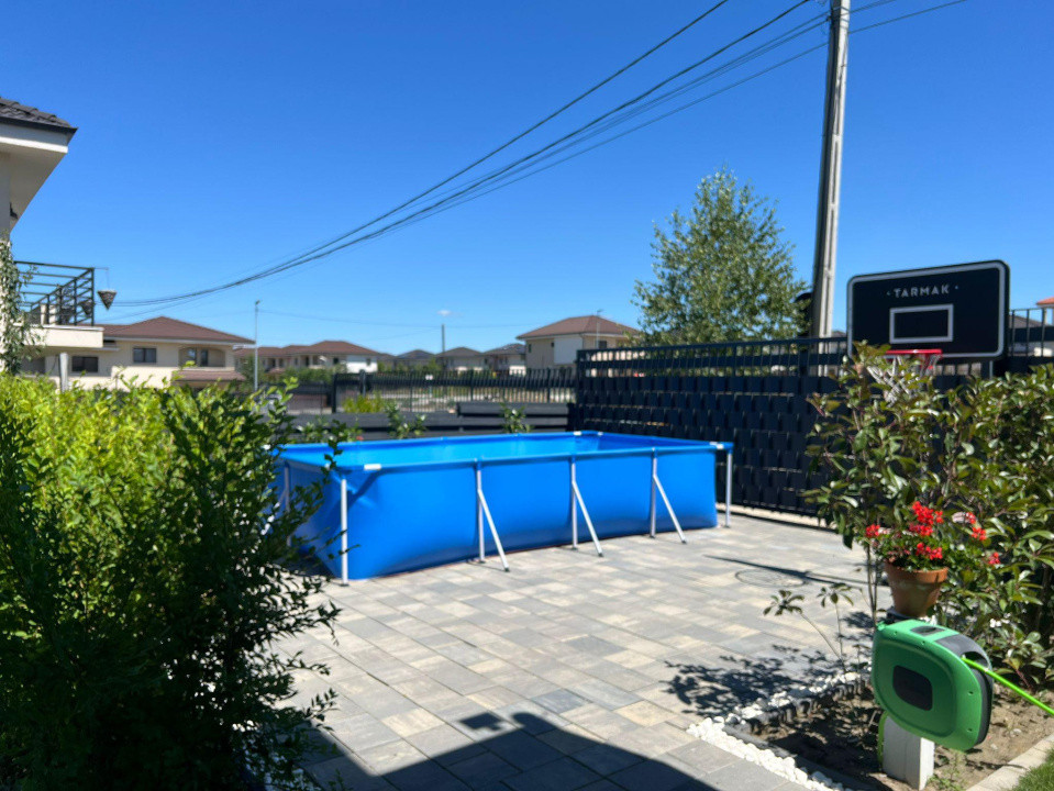  Casă modernă cu panouri fotovoltaice și curte amenajată, Dezmir