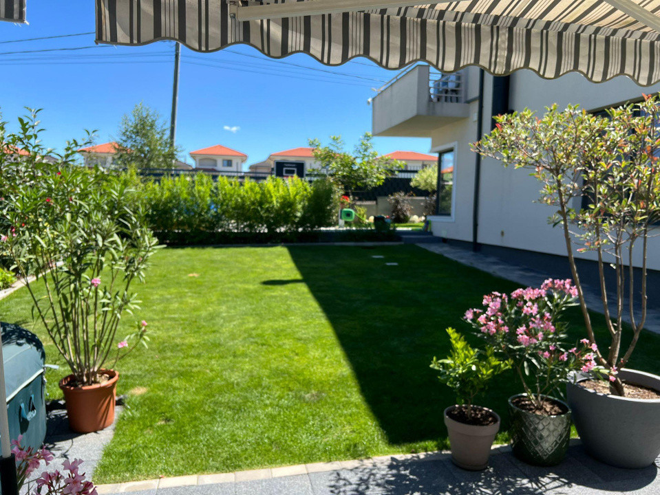  Casă modernă cu panouri fotovoltaice și curte amenajată, Dezmir