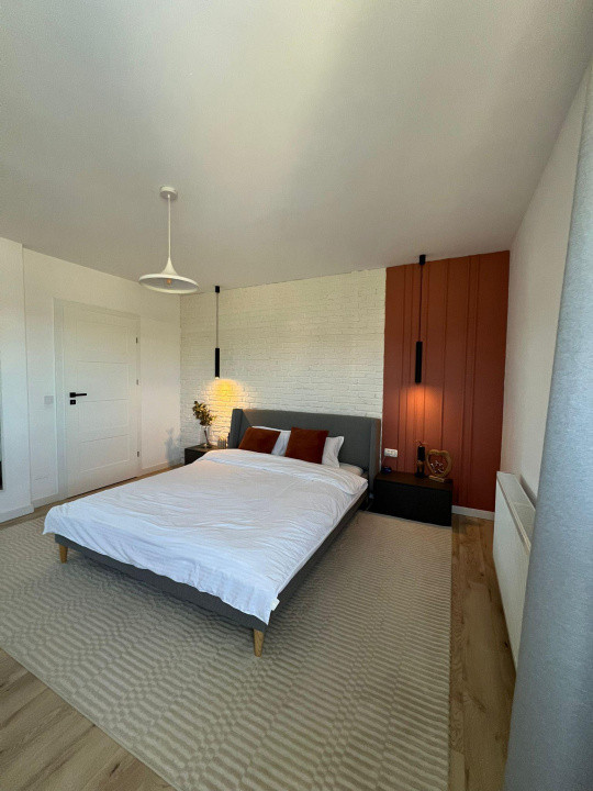  Casă modernă cu panouri fotovoltaice și curte amenajată, Dezmir