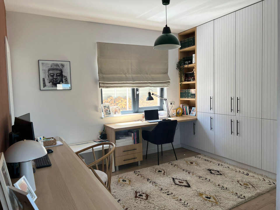  Casă modernă cu panouri fotovoltaice și curte amenajată, Dezmir