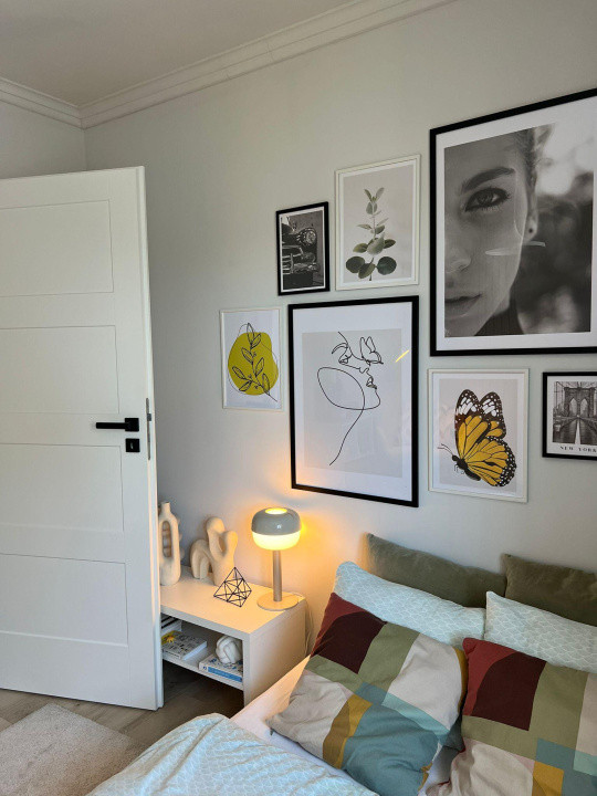  Casă modernă cu panouri fotovoltaice și curte amenajată, Dezmir