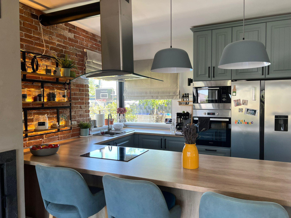  Casă modernă cu panouri fotovoltaice și curte amenajată, Dezmir