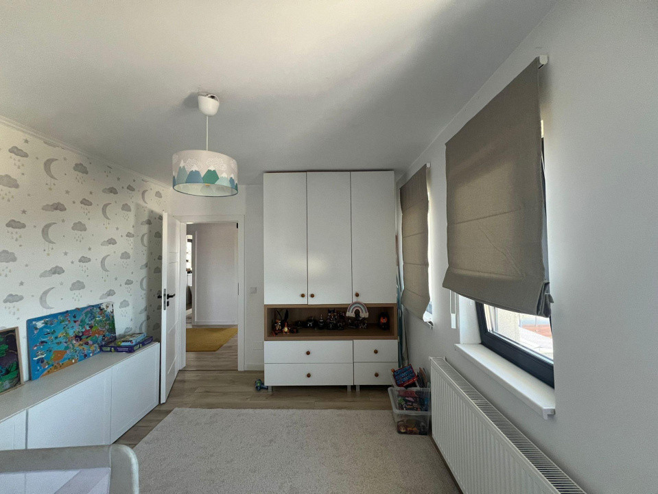  Casă modernă cu panouri fotovoltaice și curte amenajată, Dezmir