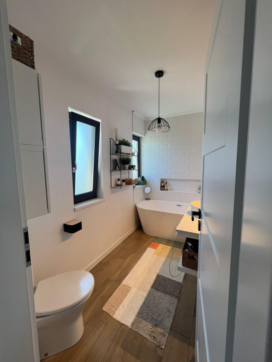  Casă modernă cu panouri fotovoltaice și curte amenajată, Dezmir