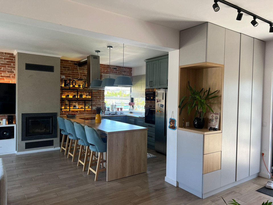  Casă modernă cu panouri fotovoltaice și curte amenajată, Dezmir