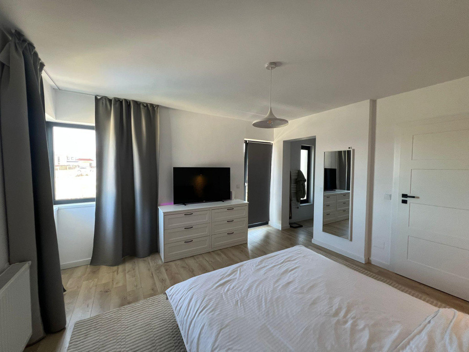  Casă modernă cu panouri fotovoltaice și curte amenajată, Dezmir