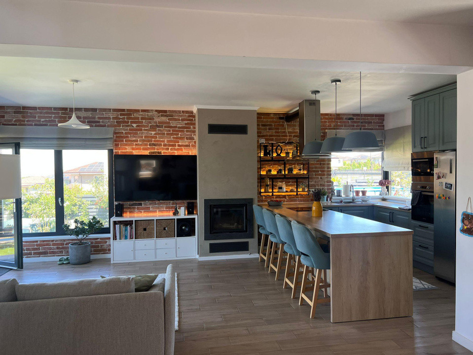  Casă modernă cu panouri fotovoltaice și curte amenajată, Dezmir