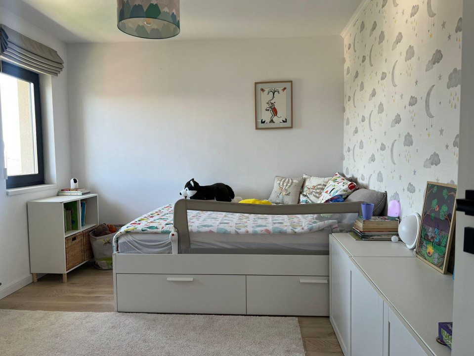  Casă modernă cu panouri fotovoltaice și curte amenajată, Dezmir