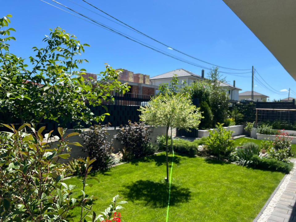  Casă modernă cu panouri fotovoltaice și curte amenajată, Dezmir