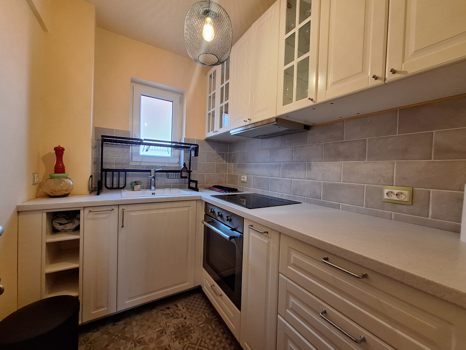 Apartament cu 3 camere, 61 mp, balcon, zona Muzeul Apei