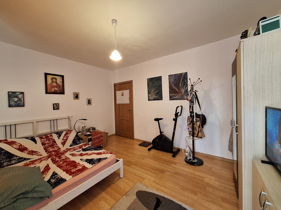 Apartament cu 2 camere, 57 mp, balcon, zona Razoare