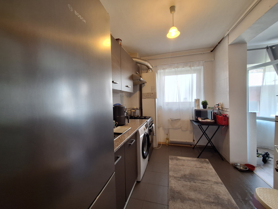Apartament cu 2 camere, 57 mp, balcon, zona Razoare