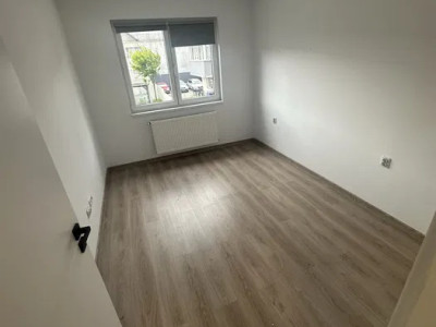 Apartament cu 2 camere, parcare, zona Eroilor