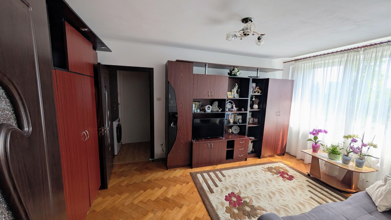 apartament cu 2 camere,etaj intermediar,zona Iulius Mall